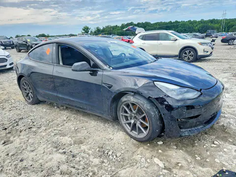 5YJ3E1EB2NF191556 — 2022 Tesla Model 3, zdjęcie 4 z Аукцион 07.10.2026, Bok