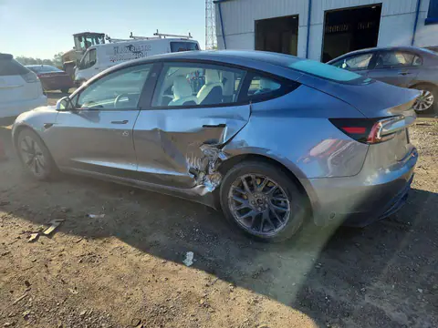 5YJ3E1EB9SF995946 — 2025 Tesla Model 3, фото 2 с аукциона Аукцион 26.10.2026, БОКОВАЯ ЧАСТЬ