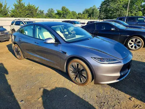 5YJ3E1EB9SF995946 — 2025 Tesla Model 3, фото 4 с аукциона Аукцион 26.10.2026, БОКОВАЯ ЧАСТЬ