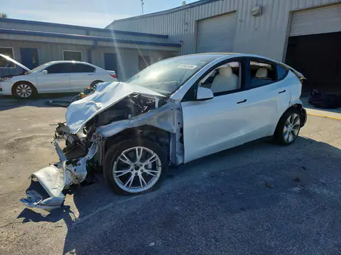 5YJYGDEE5MF085595 — 2021 Tesla Model Y, ПЕРЕДНЯЯ ЧАСТЬ (Front End), фото до ремонта