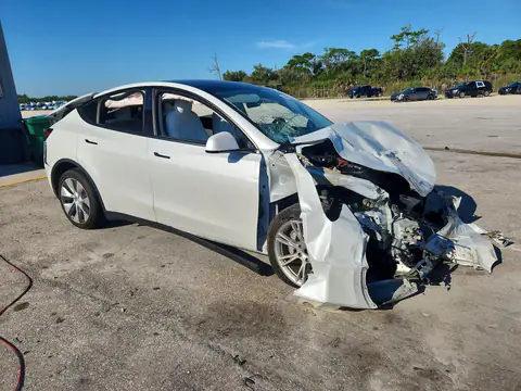 5YJYGDEE5MF085595 — 2021 Tesla Model Y, foto 4 de Copart 21.10.2026, Parte delantera