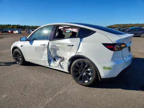 7SAYGDEEXNA017245 — 2022 Tesla Model Y, foto 2 de Аукцион 28.10.2026, Lateral
