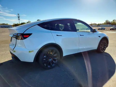 7SAYGDEEXNA017245 — 2022 Tesla Model Y, foto 3 de Аукцион 28.10.2026, Lateral