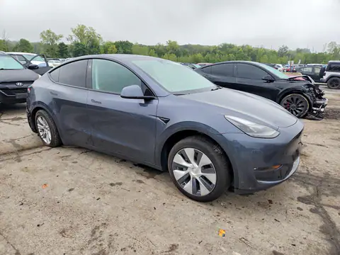 7SAYGDED7PF923561 — 2023 Tesla Model Y, ფოტო 4, Аукцион 27.10.2026, გვერდითი ნაწილი
