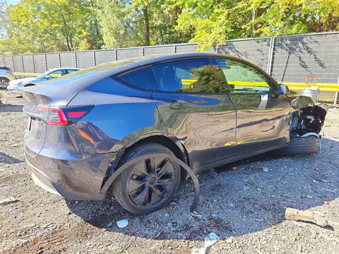 7SAYGDEE4SA360144 — 2025 Tesla Model Y, zdjęcie 3 z Аукцион 23.10.2026, Przód