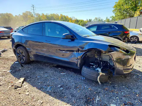 7SAYGDEE4SA360144 — 2025 Tesla Model Y, zdjęcie 4 z Аукцион 23.10.2026, Przód