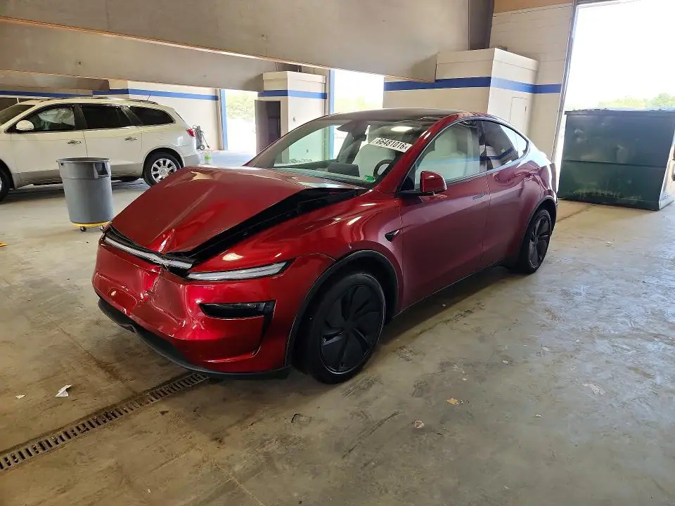 7SAYGDED2TA582867 Tesla Model Y 2026 — uszkodzenie Przód, zdjęcie przed naprawą