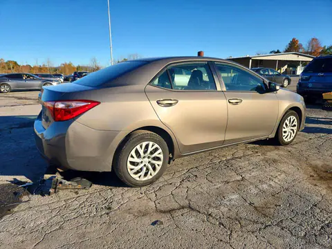 2T1BURHE8HC772832 — 2017 Toyota Corolla, zdjęcie 3 z Аукцион 29.10.2026, Normalne zużycie