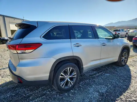 5TDBZRFHXHS394762 — 2017 Toyota Highlander, photo 3 from Аукцион 30.10.2026, Minor dents and scratches