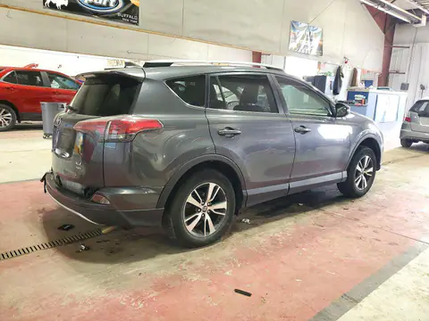 JTMRFREV4HD220339 — 2017 Toyota RAV4, foto 3 de Аукцион 29.10.2026, Lateral