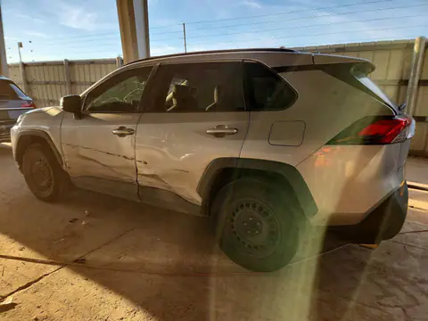 JTMH1RFV7MD062209 — 2021 Toyota RAV4, фото 2 з Аукцион 21.10.2026, Бокова частина