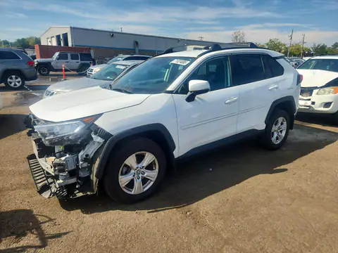2T3P1RFV7MW197186 — 2021 Toyota RAV4, Parte delantera (Front End), fotos antes de reparar