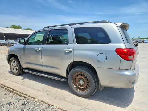 5TDZM5G11CS003742 — 2012 Toyota Sequoia, foto 2 de Аукцион 20.10.2026, Pequeñas abolladuras y arañazos