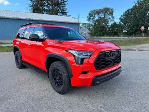 7SVAAABA1PX011240 — 2023 Toyota Sequoia, zdjęcie 2 z Аукцион 21.10.2026, Normalne zużycie