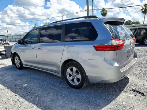 5TDKZ3DC1JS937636 — 2018 Toyota Sienna, ფოტო 2, Аукцион 23.10.2026, წინა ნაწილი