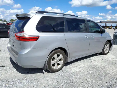 5TDKZ3DC1JS937636 — 2018 Toyota Sienna, ფოტო 3, Аукцион 23.10.2026, წინა ნაწილი