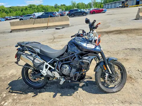 SMTE64DF6MTAF5017 — 2021 Triumph Motorcycle Tiger, Parte delantera (Front End), fotos antes de reparar